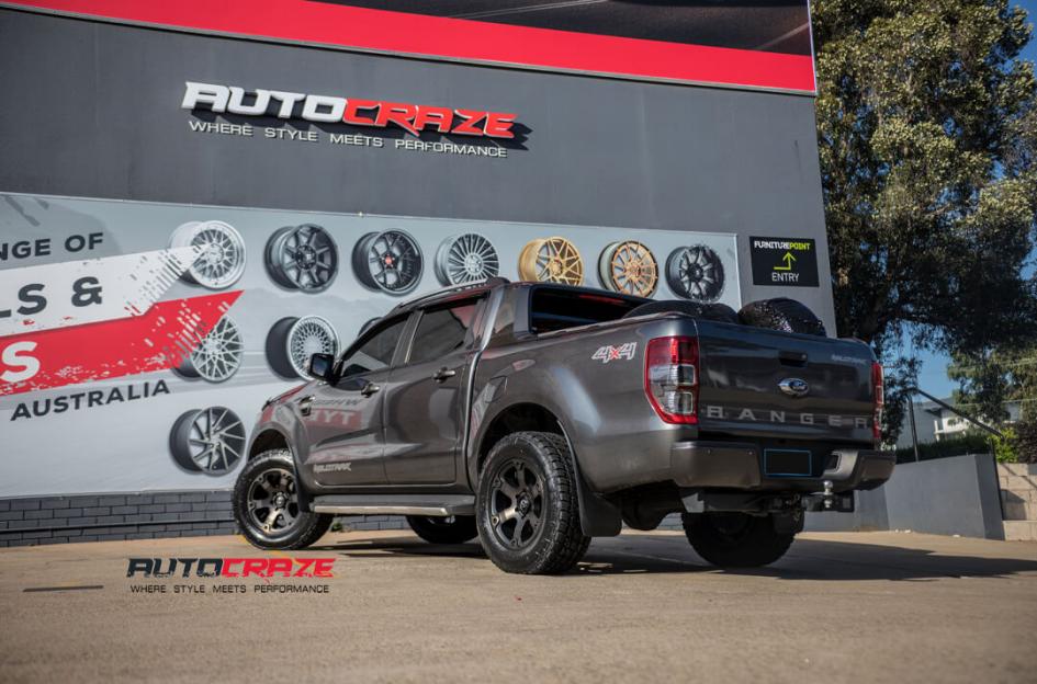 FORD RANGER BEAST BLACK MACHINED WITH DARK TINT
